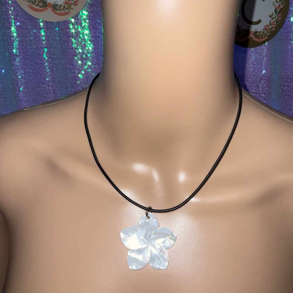 Mother of Pearl Hawaiian Choker Necklace